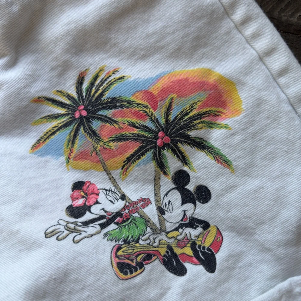 Rare vintage Disney White High-Waisted Shorts with Character and Palm Design - Picture 3 of 10